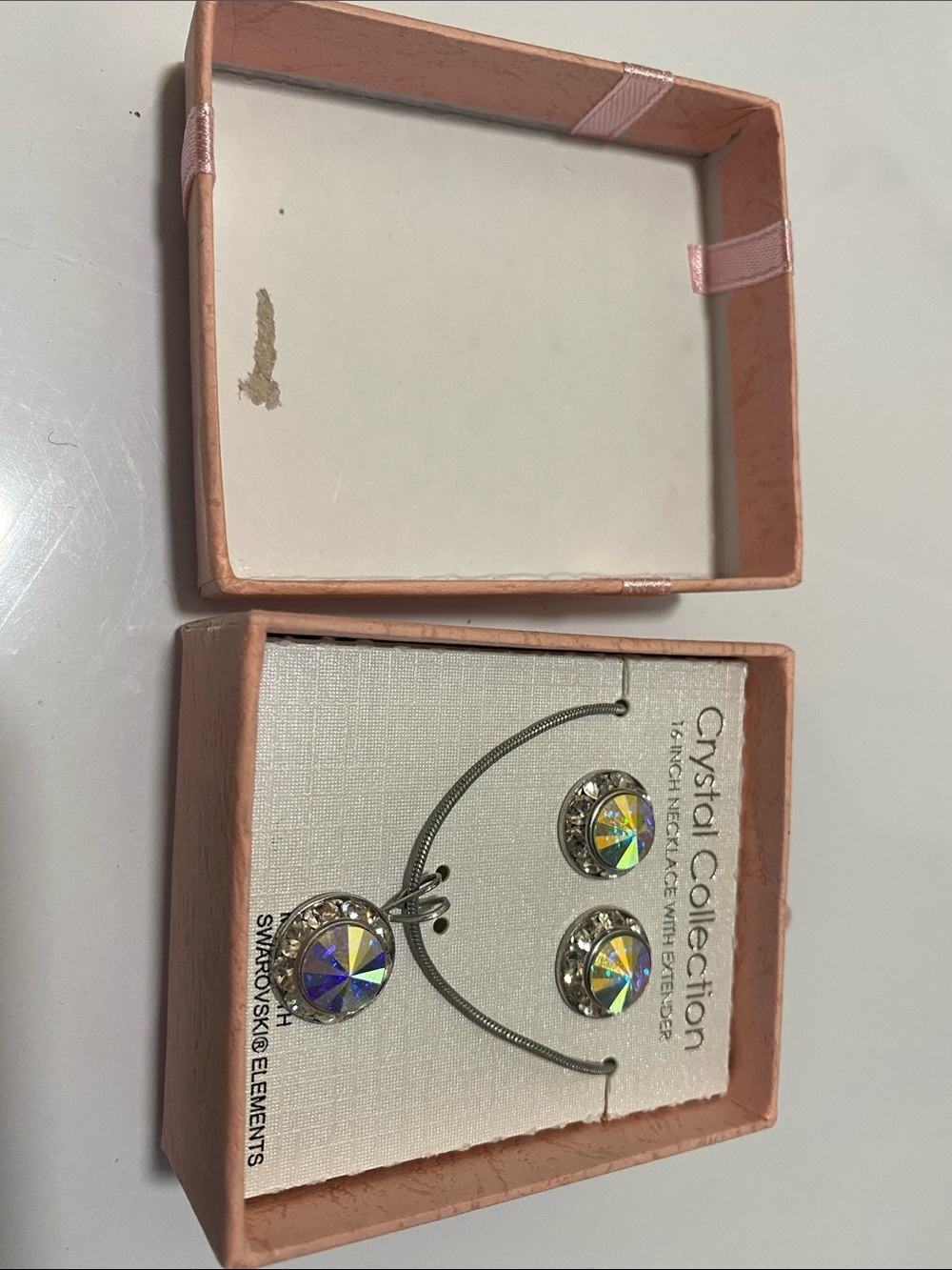 Iridescent Pendant Necklace and Earrings Set - Silver

BIN-A009